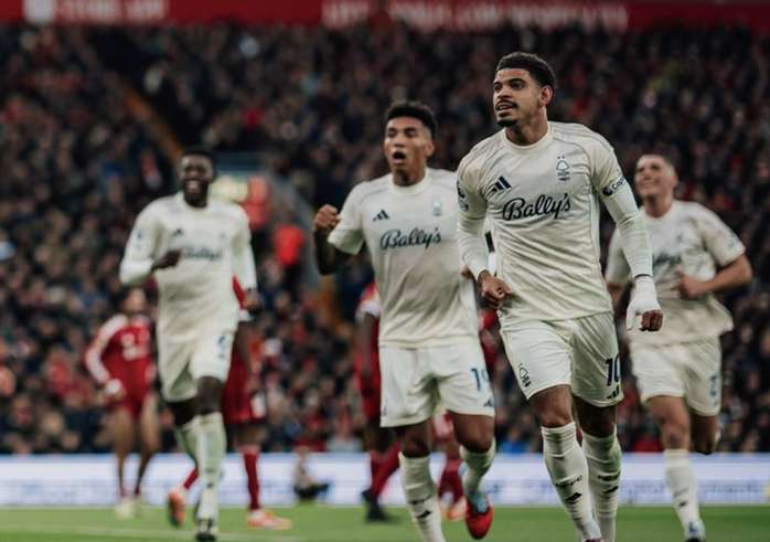  Liverpool thua sốc Nottingham Fores tại Anfield