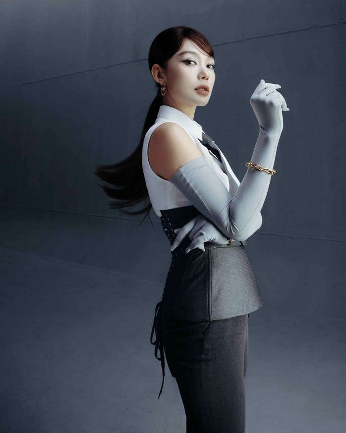 Loạt outfit "chất như nước cất" của Minh Hằng