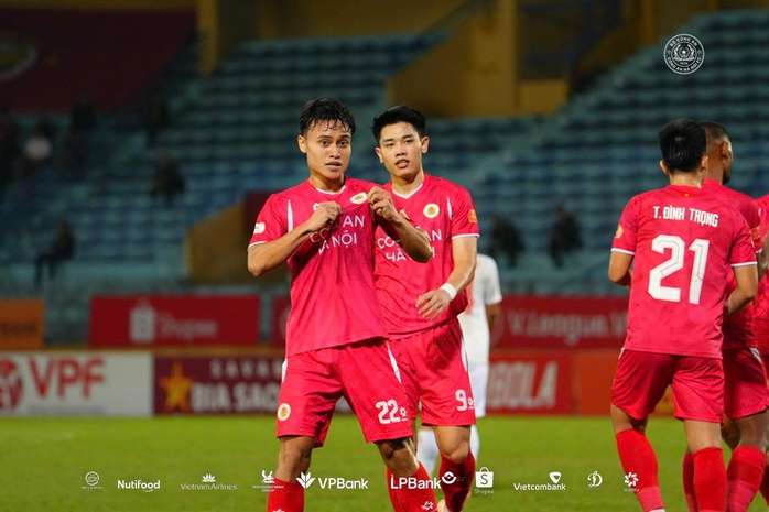  Nguyễn Quang Hải "out trình" khi đội Công an Hà Nội thắng đậm Hà Tĩnh