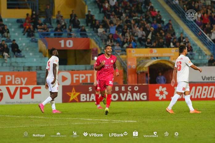  Nguyễn Quang Hải "out trình" khi đội Công an Hà Nội thắng đậm Hà Tĩnh