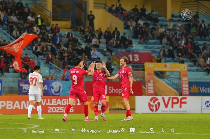 Nguyễn Quang Hải "out trình" khi đội Công an Hà Nội thắng đậm Hà Tĩnh