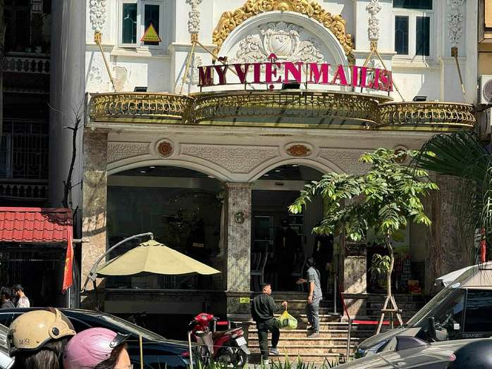 Nhiều cảnh sát có mặt tại thẩm mỹ viện Mailisa ở Hà Nội