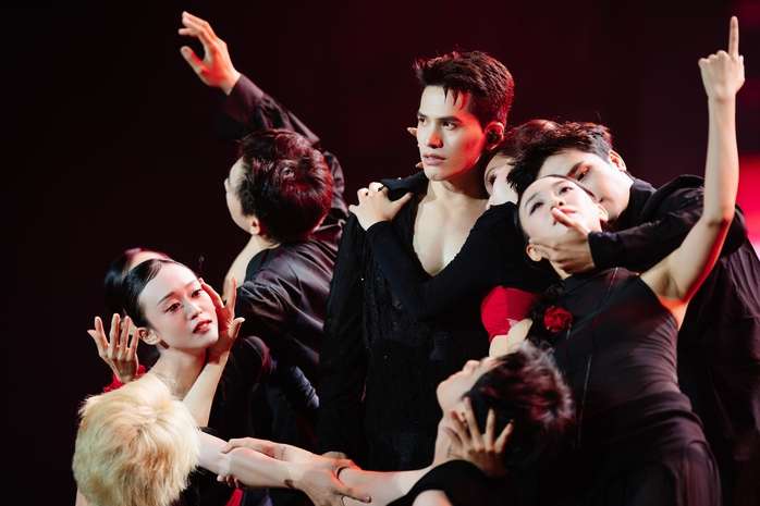  Quốc Thiên ủng hộ 200 triệu đồng đến đồng bào miền Trung