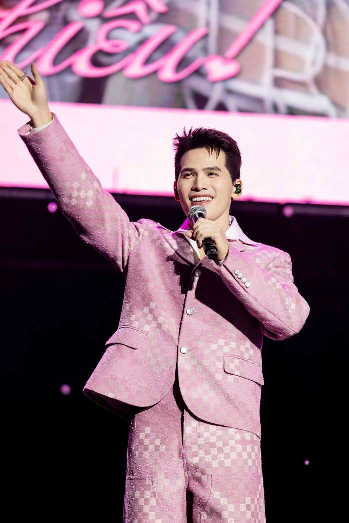 Quốc Thiên ủng hộ 200 triệu đồng đến đồng bào miền Trung