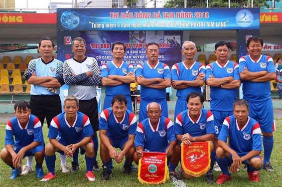 "Tiếu già" Hồ Văn Lợi - người nghệ sĩ trên sân cỏ