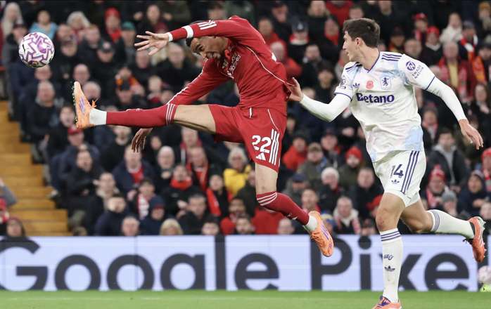 Salah chạm tay đến kỷ lục, Liverpool tìm lại niềm vui chiến thắng