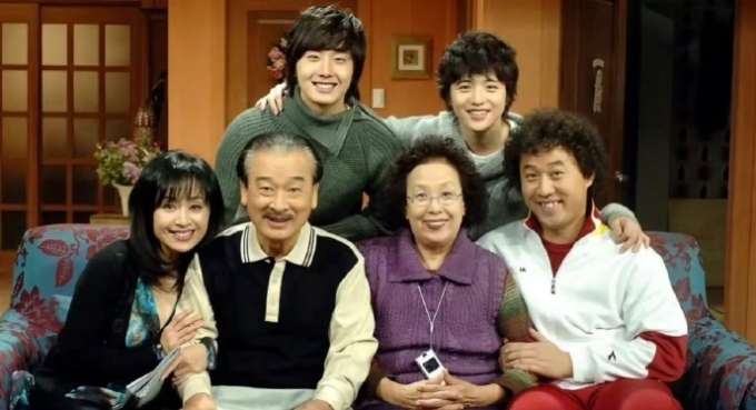 Sao châu Á 26/11: 'Chú lùn TVB' mừng sinh nhật vợ