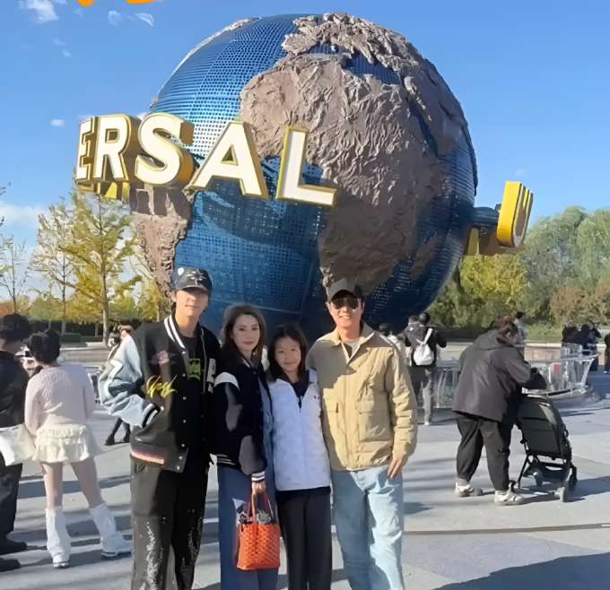 Sao châu Á 4/11: Dương Mịch hóa nữ hoàng chim công