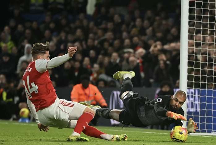 Caicedo bị đuổi, Chelsea cầm hòa nghẹt thở Arsenal