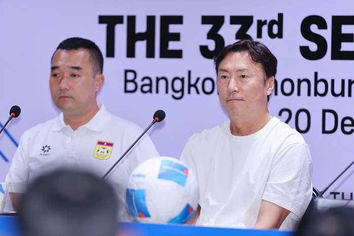 HLV tuyển U22 Lào đánh giá cao năng lực ông Kim Sang-sik