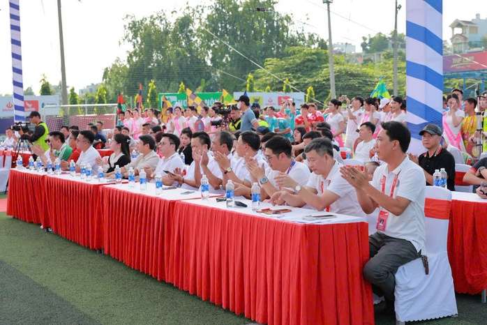 Hơn 100 triệu đồng tiền thưởng tại Giải bóng đá vô địch Thanh Hóa miền Nam 2025