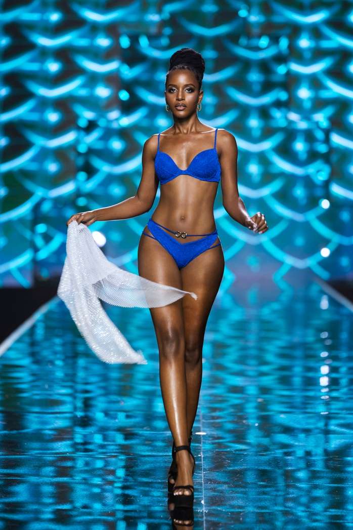 Khi người đẹp diện bikini