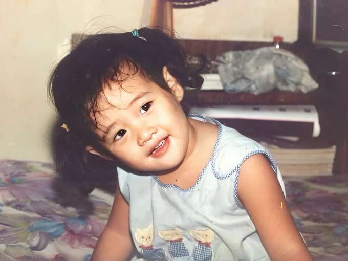 'Ngày xưa ơi' của Đàm Thu Trang và dàn chân dài đình đám