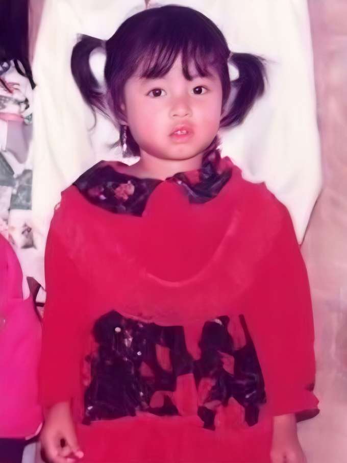 'Ngày xưa ơi' của Đàm Thu Trang và dàn chân dài đình đám