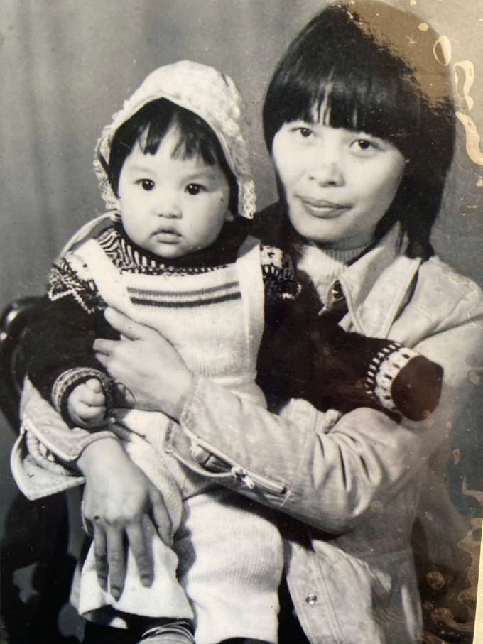 'Ngày xưa ơi' của Đàm Thu Trang và dàn chân dài đình đám