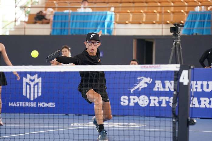 Nghệ sĩ tranh tài tại Giải Vô địch Pickleball Bình Trưng 2025