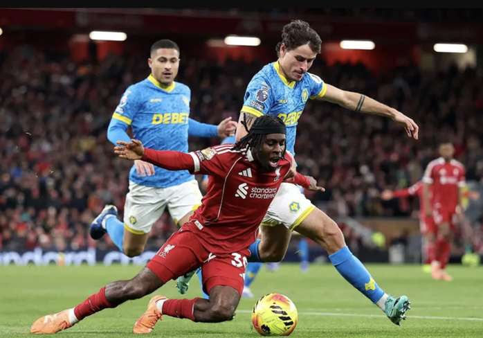 Tân binh đắt giá ghi bàn đầu tiên, Liverpool thắng ngày cuối năm tại Anfield