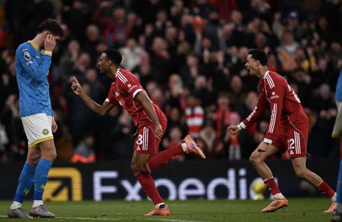 Tân binh đắt giá ghi bàn đầu tiên, Liverpool thắng ngày cuối năm tại Anfield