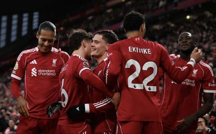 Tân binh đắt giá ghi bàn đầu tiên, Liverpool thắng ngày cuối năm tại Anfield