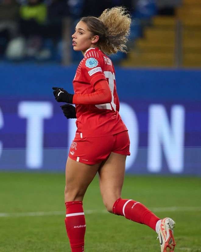 Top 10 nữ cầu thủ quyến rũ nhất thế giới 2025