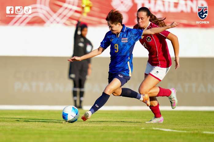 Tuyển bóng đá nữ Thái Lan áp đảo Indonesia, giành HCĐ SEA Games 33