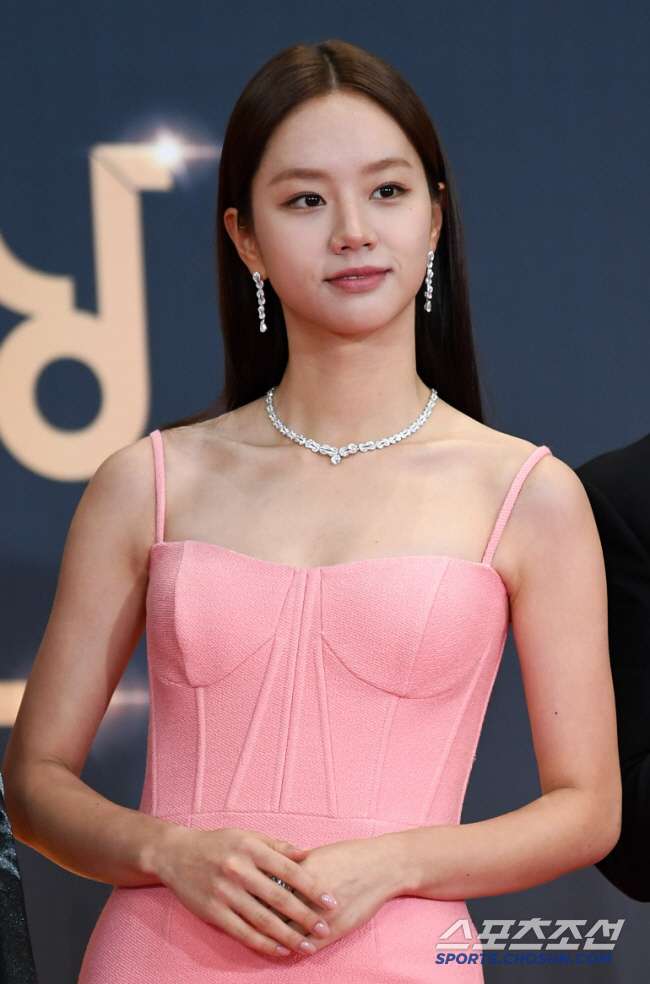 Dàn mỹ nhân U30 Hàn đua nhau tậu nhà xịn, xe sang năm 2025