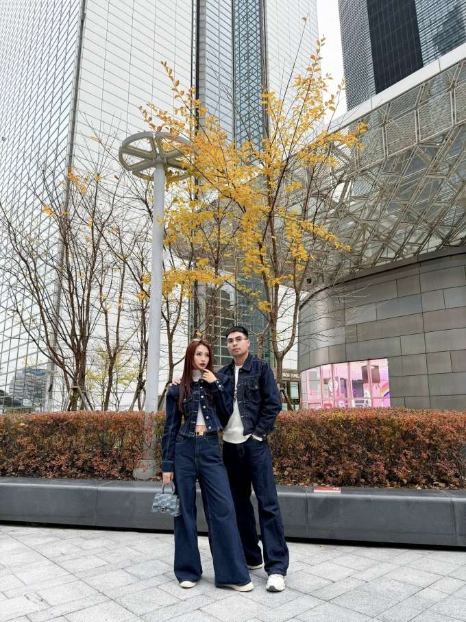 Huyền Trang ‘Mù Tạt’ – Đức Huy tình tứ ở Hàn Quốc