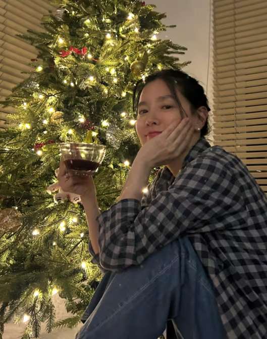 Sao châu Á 17/12: Lee Young Ae được khen 'giản dị mà trẻ đẹp'