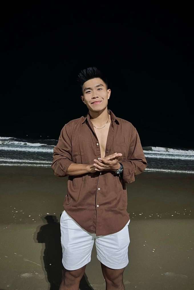 Trung vệ Lý Đức hẹn hò 'hoa khôi bắn súng' Thanh Thảo